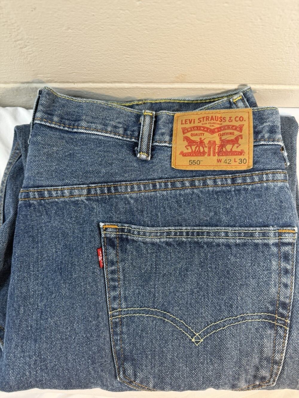 Levi's 550 Relaxed Fit Jeans Mens 42x30 Blue Medium Wash Tapered Leg 100% Cotton
